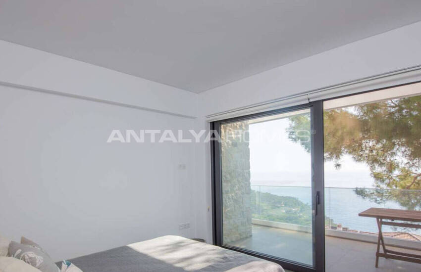 Muğla Fethiye'de Taş Kaplamalı ve Deniz Manzaralı Villa 17