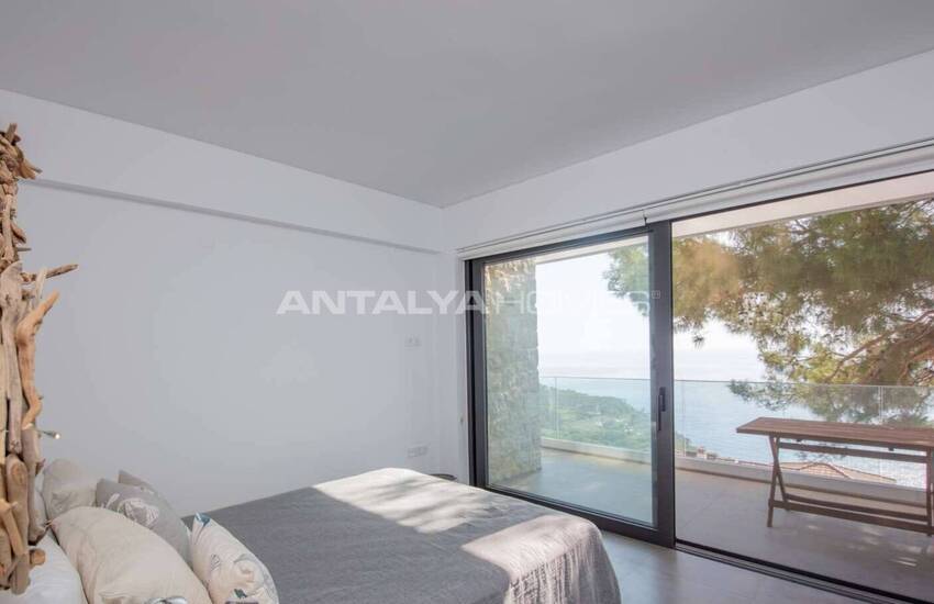 Muğla Fethiye'de Taş Kaplamalı ve Deniz Manzaralı Villa 19