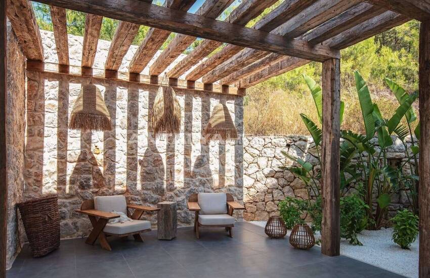 Muğla Fethiye'de Taş Kaplamalı ve Deniz Manzaralı Villa 22