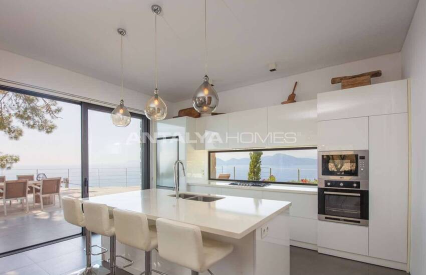 Muğla Fethiye'de Taş Kaplamalı ve Deniz Manzaralı Villa 16