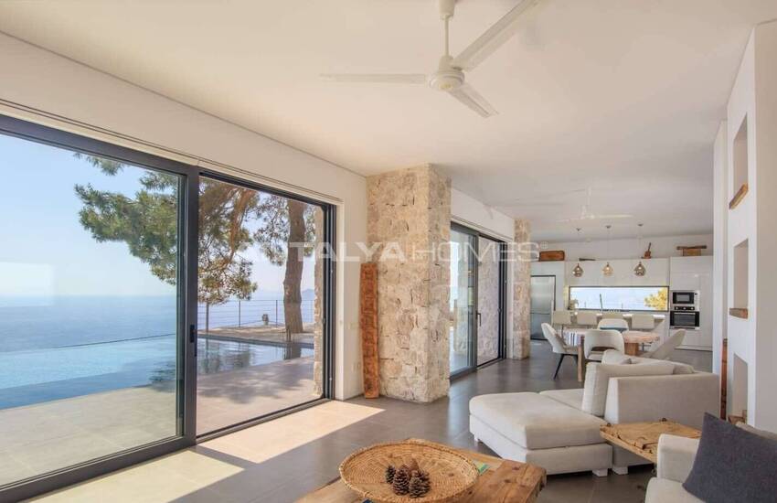 Muğla Fethiye'de Taş Kaplamalı ve Deniz Manzaralı Villa 14