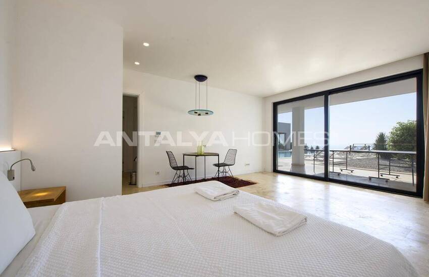 Muğla Fethiye'de Özel Havuzlu 6 Odalı Villa 19