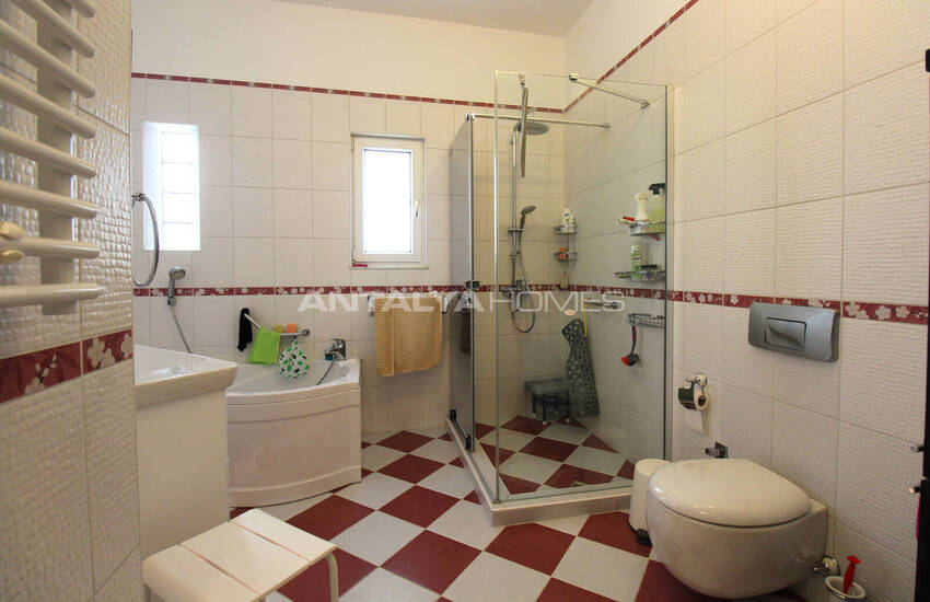 Muğla Bodrum'da Müştemilatlı Deniz Manzaralı Müstakil Villa 31