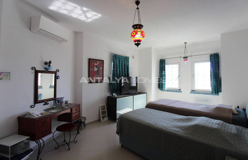 Muğla Bodrum'da Müştemilatlı Deniz Manzaralı Müstakil Villa 25