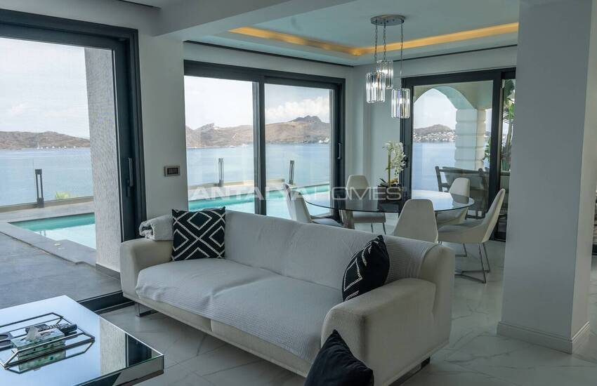 Bodrum'da Marina ve Deniz Manzaralı Havuzlu Ev 8