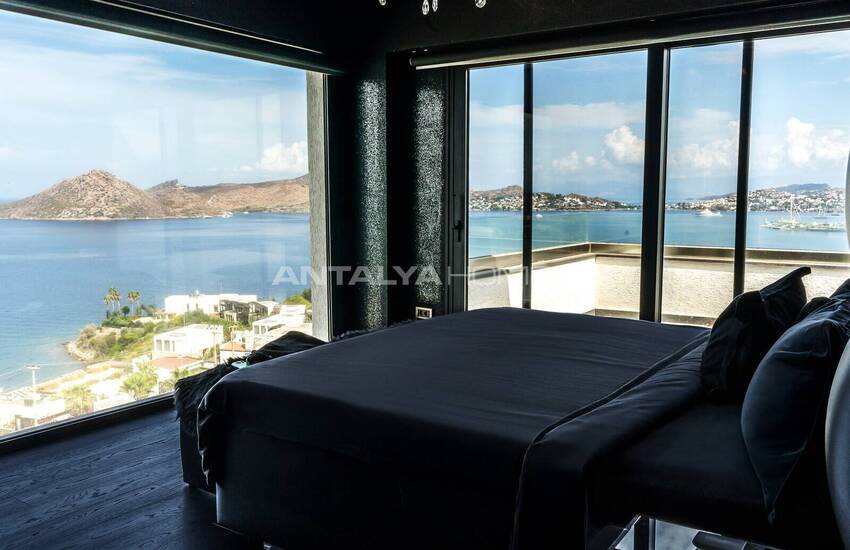 Bodrum'da Marina ve Deniz Manzaralı Havuzlu Ev 12