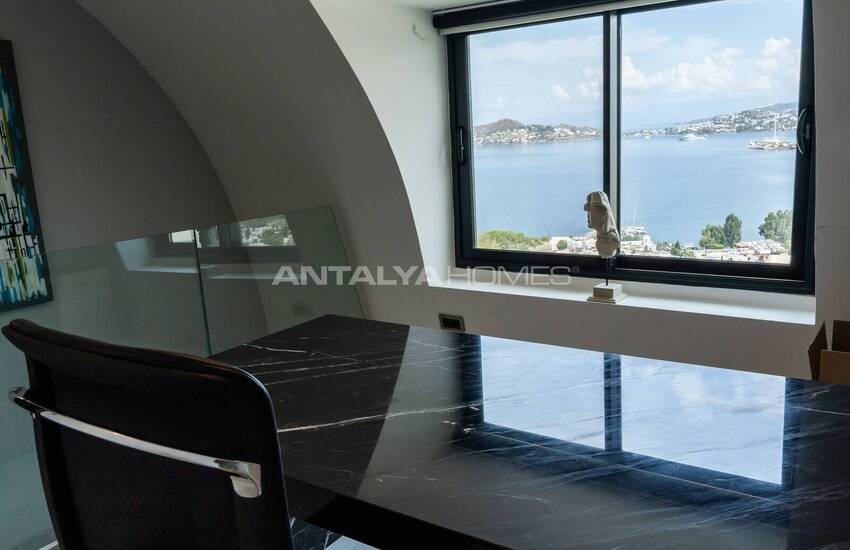 Bodrum'da Marina ve Deniz Manzaralı Havuzlu Ev 15