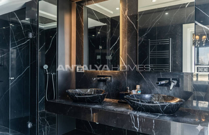 Bodrum'da Marina ve Deniz Manzaralı Havuzlu Ev 18