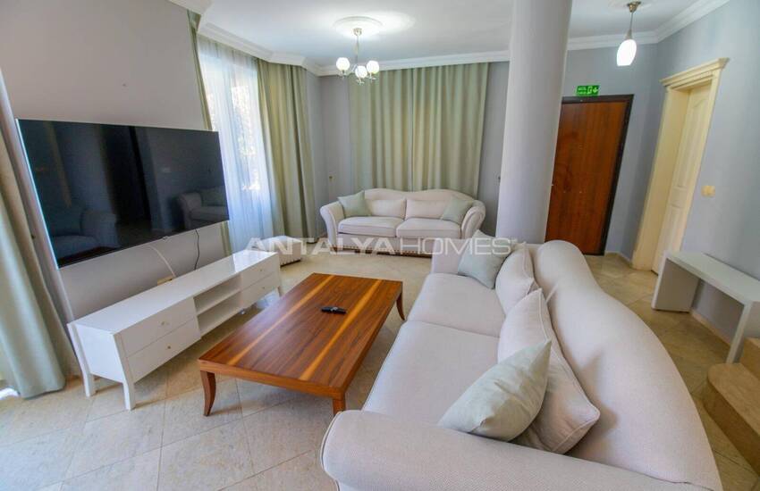 خانه بزرگ با استخر و باغ خصوصی در فتحیه 10