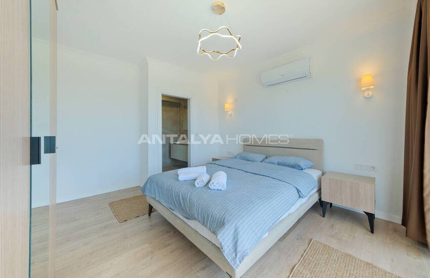 منزل جاهز للسكن مكون من 4 غرف نوم مع مسبح وحديقة في فتحية 20