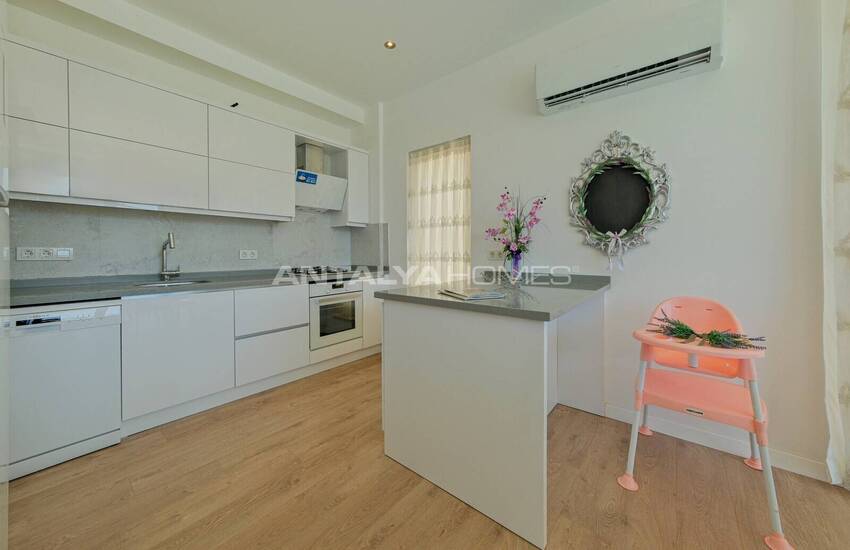 منزل جاهز للسكن مكون من 4 غرف نوم مع مسبح وحديقة في فتحية 16