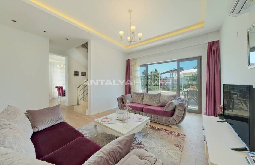 منزل جاهز للسكن مكون من 4 غرف نوم مع مسبح وحديقة في فتحية 13