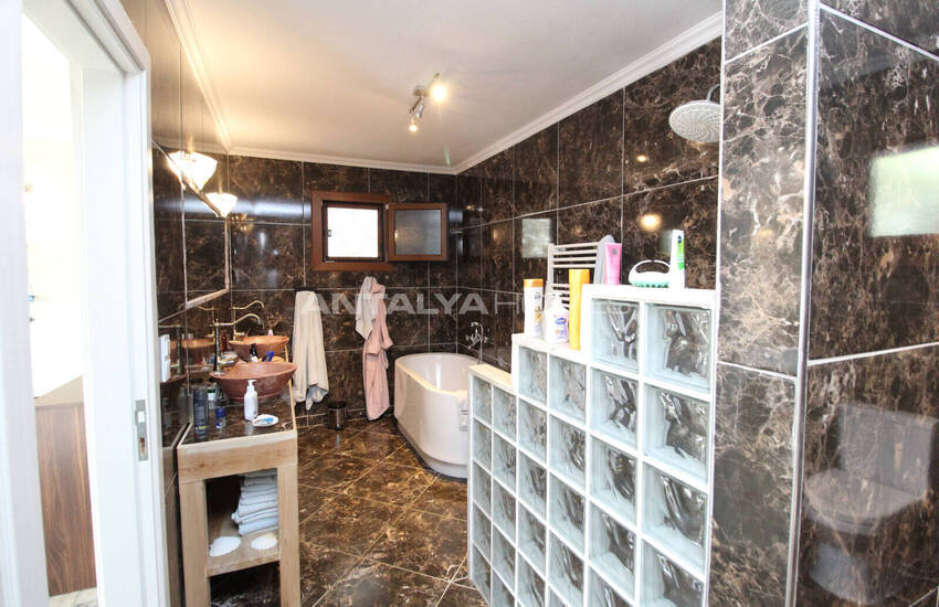 منزل أنيق مطل على الغابة مع مسبح خاص في موغلا غوجيك 31