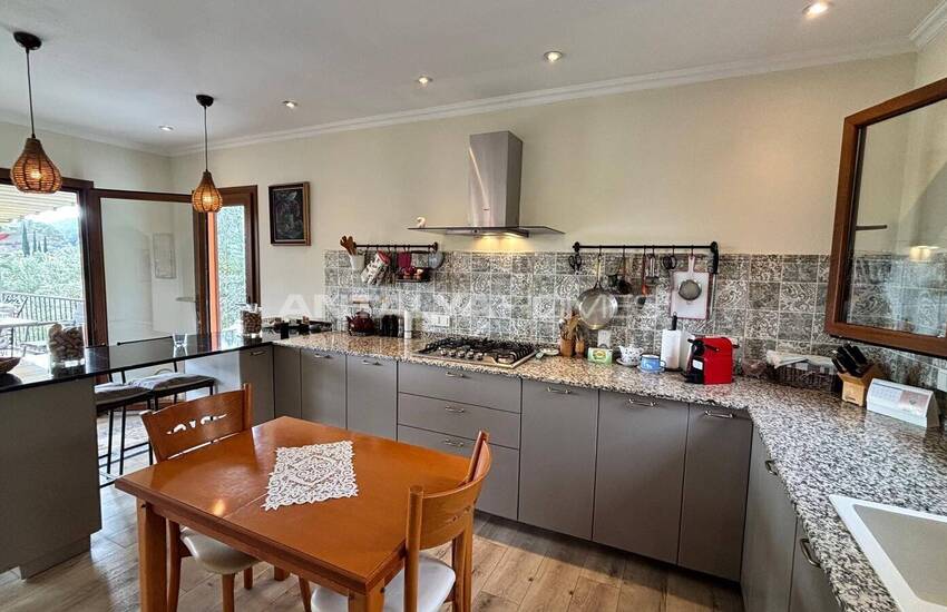 منزل أنيق مطل على الغابة مع مسبح خاص في موغلا غوجيك 22