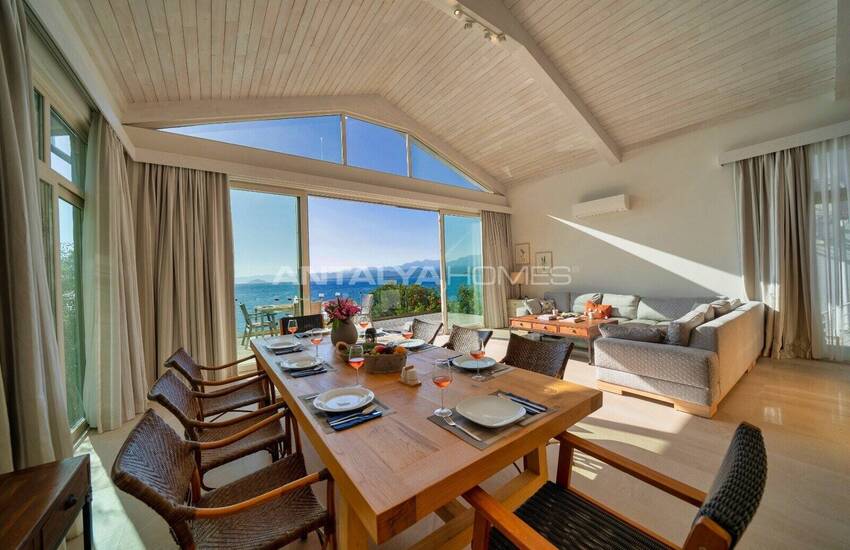 Fethiye Şövalye Adası'nda Özel İskeleli Denize Sıfır Yalı 16