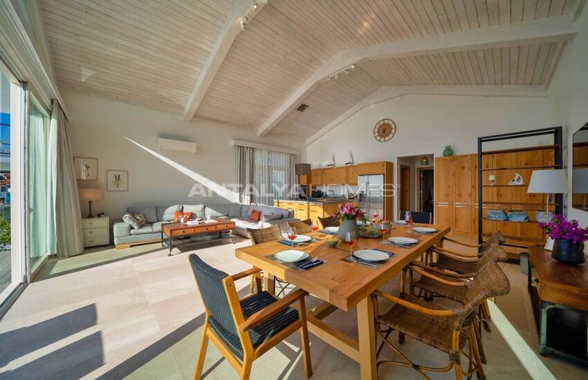 Fethiye Şövalye Adası'nda Özel İskeleli Denize Sıfır Yalı 15