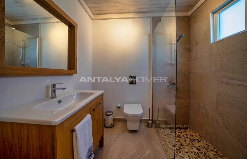 Fethiye Şövalye Adası'nda Özel İskeleli Denize Sıfır Yalı 31