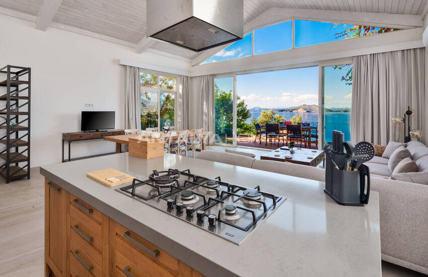 Fethiye Şövalye Adası'nda Özel İskeleli Denize Sıfır Yalı 20