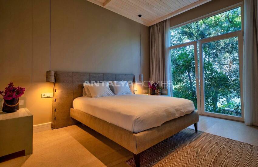 Fethiye Şövalye Adası'nda Özel İskeleli Denize Sıfır Yalı 27