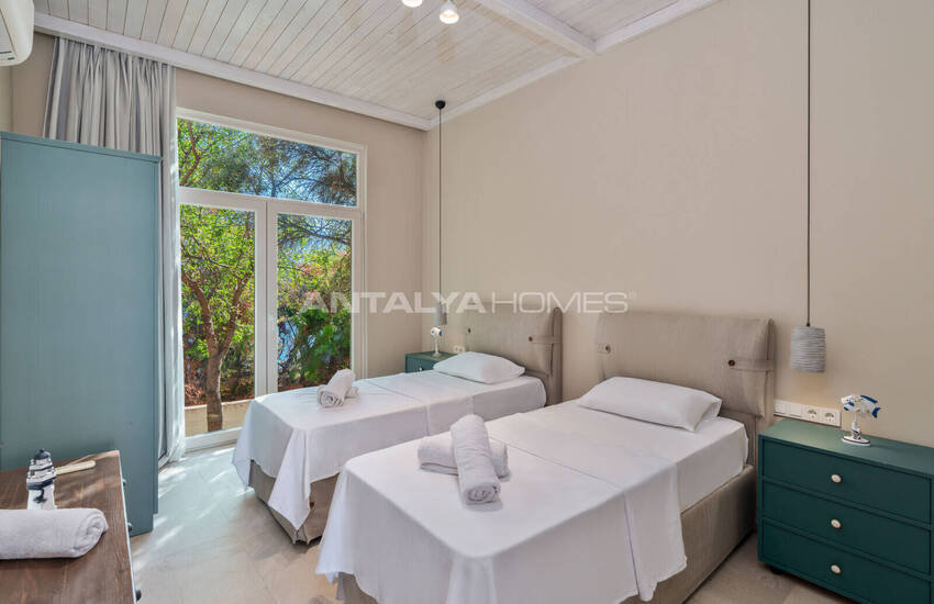 Fethiye Şövalye Adası'nda Özel İskeleli Denize Sıfır Yalı 23