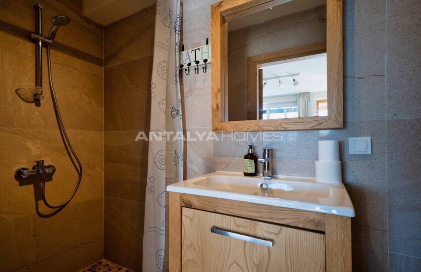 Fethiye Şövalye Adası'nda Özel İskeleli Denize Sıfır Yalı 32