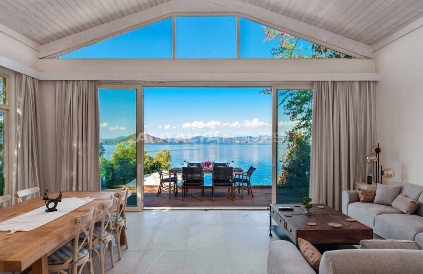 Fethiye Şövalye Adası'nda Özel İskeleli Denize Sıfır Yalı 13