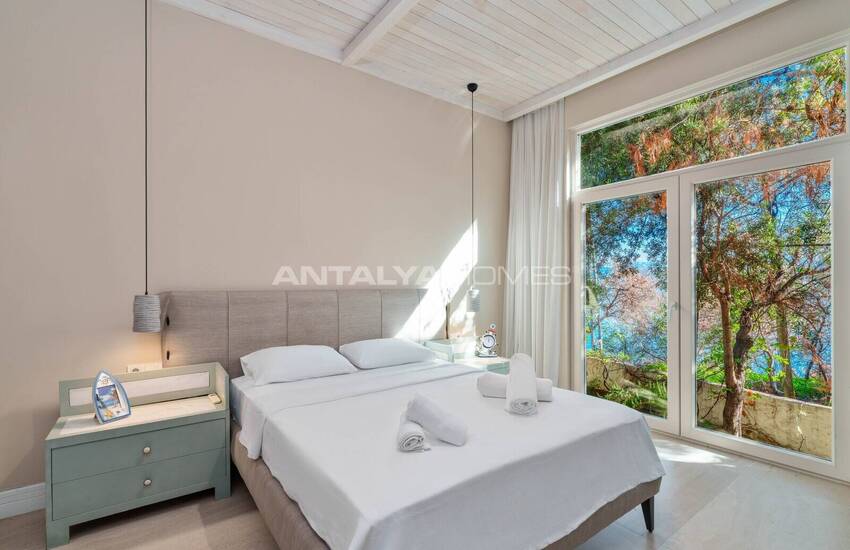 Fethiye Şövalye Adası'nda Özel İskeleli Denize Sıfır Yalı 27