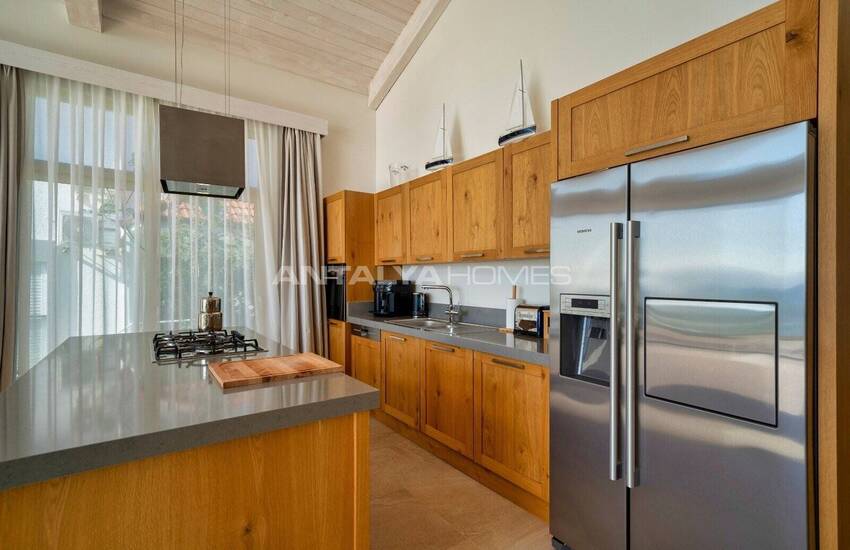 Fethiye Şövalye Adası'nda Özel İskeleli Denize Sıfır Yalı 21