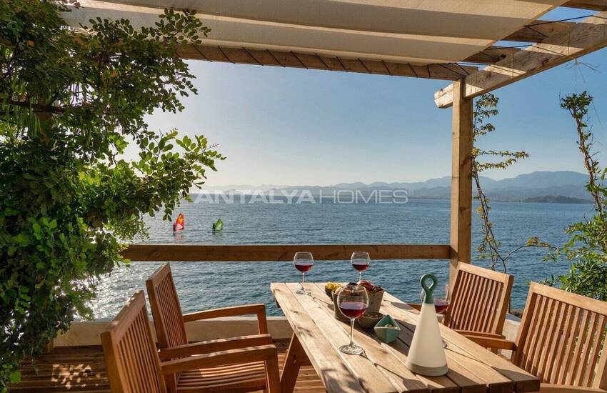 Fethiye Şövalye Adası'nda Özel İskeleli Denize Sıfır Yalı 38