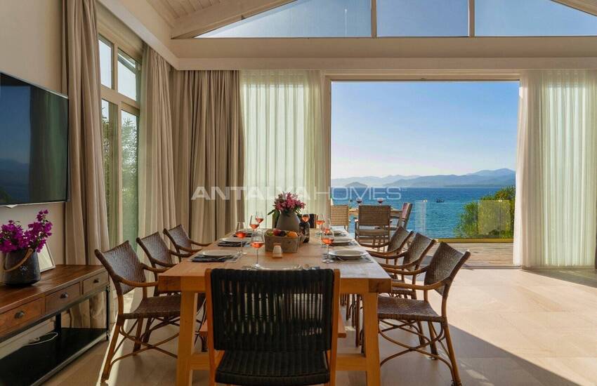 Fethiye Şövalye Adası'nda Özel İskeleli Denize Sıfır Yalı 18