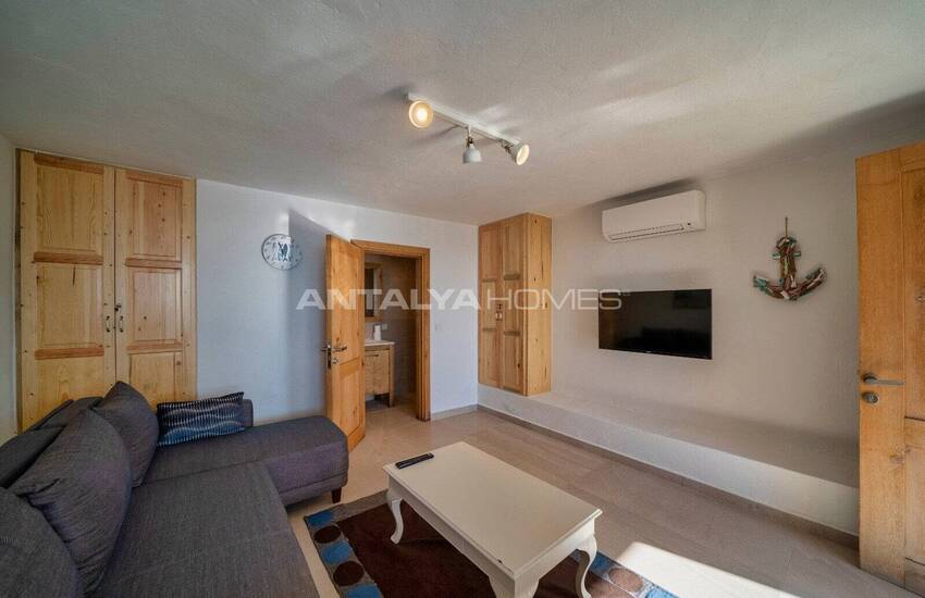 Fethiye Şövalye Adası'nda Özel İskeleli Denize Sıfır Yalı 34