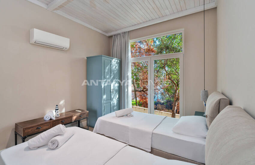 Fethiye Şövalye Adası'nda Özel İskeleli Denize Sıfır Yalı 24