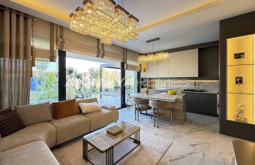 Muğla Milas'ta Özel Koy Kullanımlı Deniz Manzaralı Villalar 12