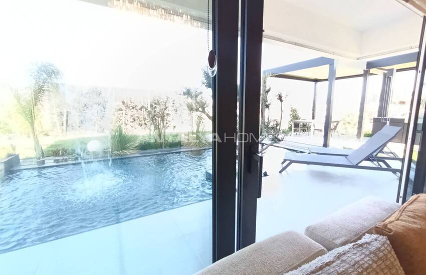 Muğla Milas'ta Özel Koy Kullanımlı Deniz Manzaralı Villalar 16