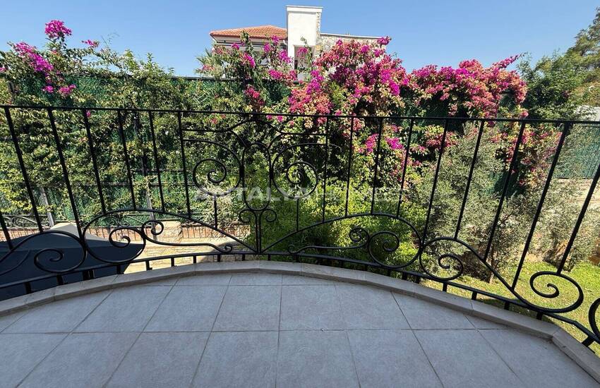 Fethiye'de Özel Havuzlu 4 Yatak Odalı Müstakil Villa 22
