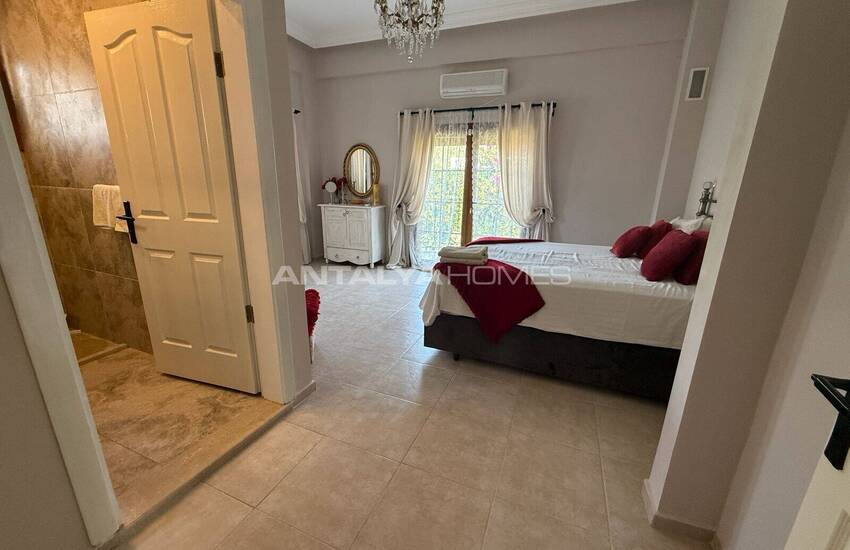 Fethiye'de Özel Havuzlu 4 Yatak Odalı Müstakil Villa 12