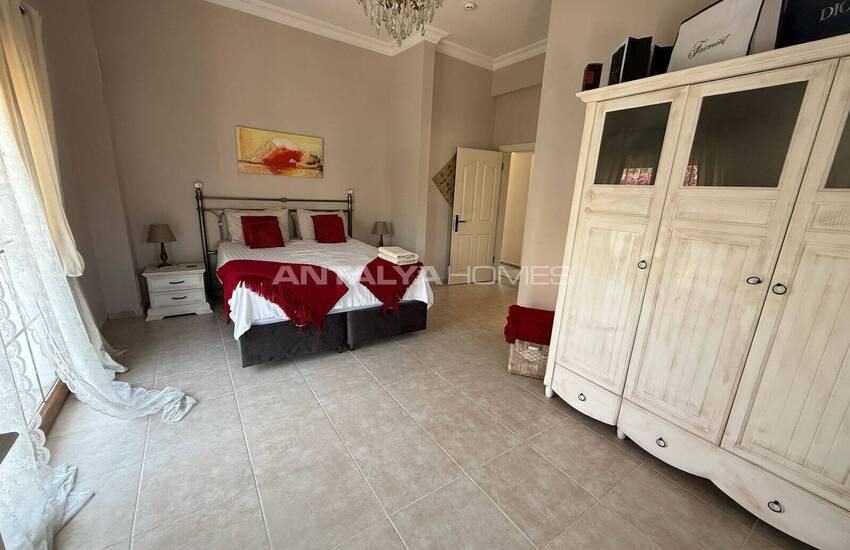 Fethiye'de Özel Havuzlu 4 Yatak Odalı Müstakil Villa 11