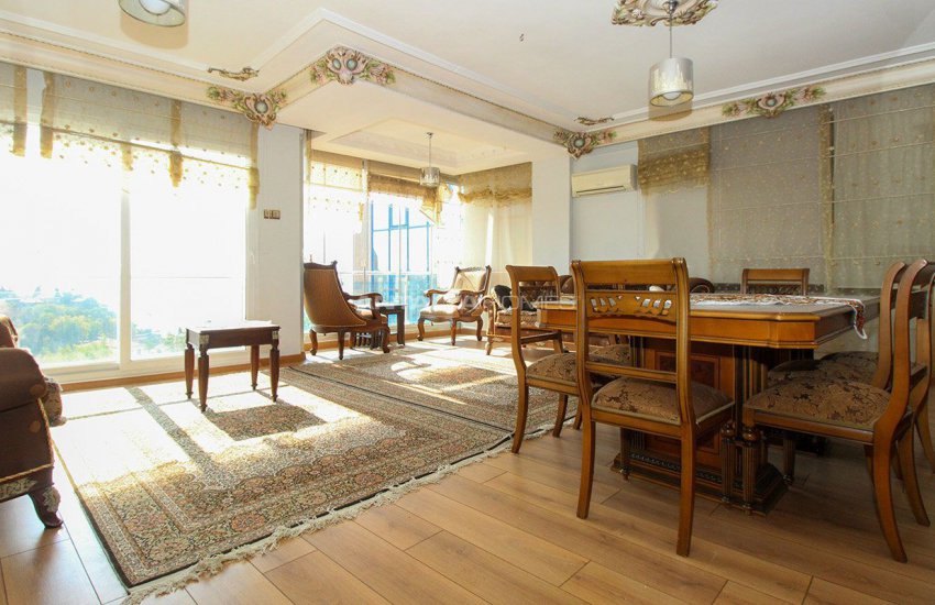 Antalya Merkez’de Deniz ve Kaleiçi Manzaralı Mobilyalı Daire 4