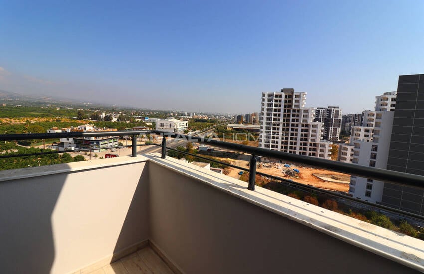 Mersin'de Denize Yakın Havuzlu ve Otoparklı Sitede Daireler 14