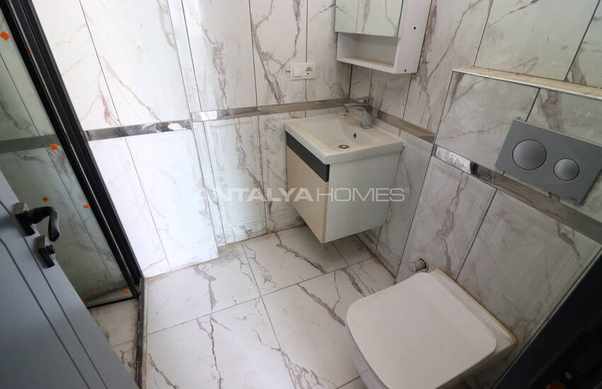 Mersin'de Denize Yakın Havuzlu ve Otoparklı Sitede Daireler 19