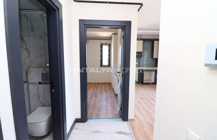 Mersin'de Denize Yakın Havuzlu ve Otoparklı Sitede Daireler 15