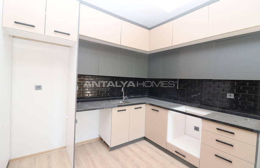 شقة في مجمع به مسبح بالقرب من الشاطئ في مرسين توموك 18