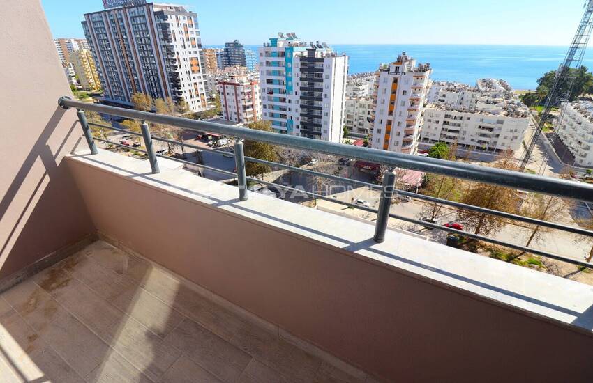 Mersin'de Sahile Yakın Deniz Manzaralı Daireler 27