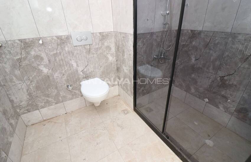 Mersin'de Sahile Yakın Deniz Manzaralı Daireler 31