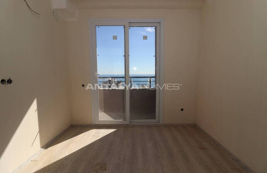 Mersin'de Sahile Yakın Deniz Manzaralı Daireler 23