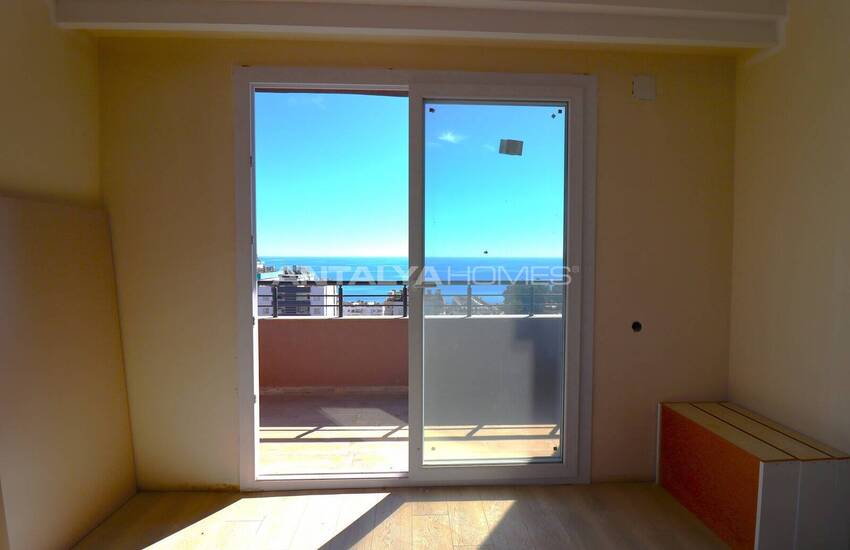 Mersin'de Sahile Yakın Deniz Manzaralı Daireler 24