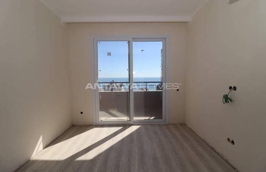Mersin'de Sahile Yakın Deniz Manzaralı Daireler 21