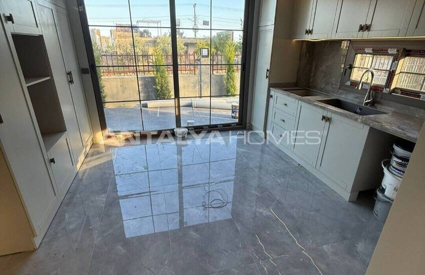 Mersin Yenişehir'de Deniz Manzaralı 4 Yatak Odalı Villalar 8