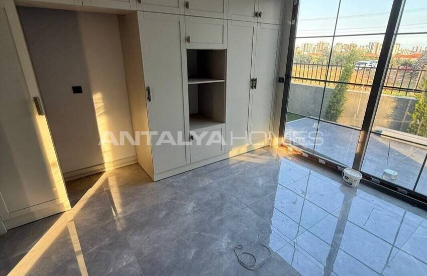 Mersin Yenişehir'de Deniz Manzaralı 4 Yatak Odalı Villalar 7