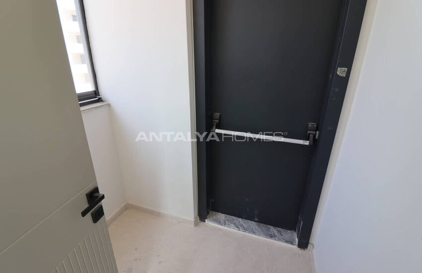 Modern Flats with Communal Garden in Mersin 17